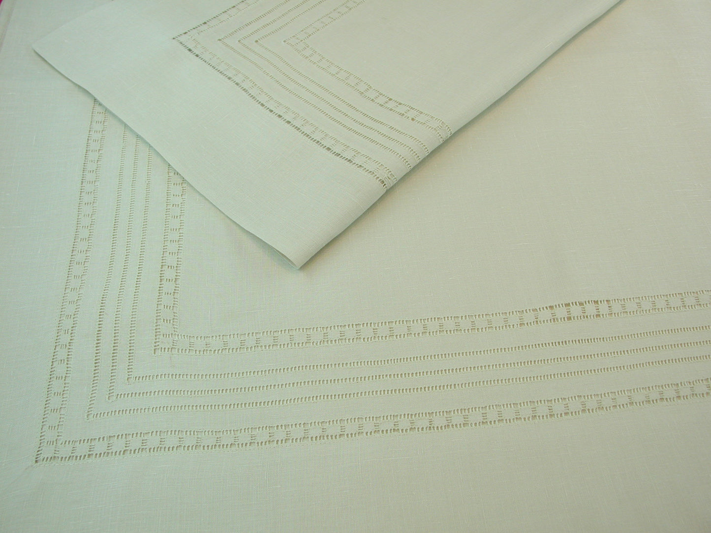 BS-2011/2, Bedsheet (Hand Embroidered)