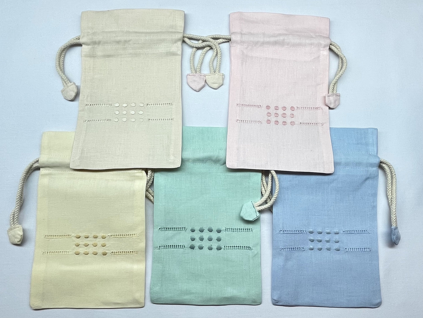 PH-99-Dotty/R, Pouches (Hand Embroidered)