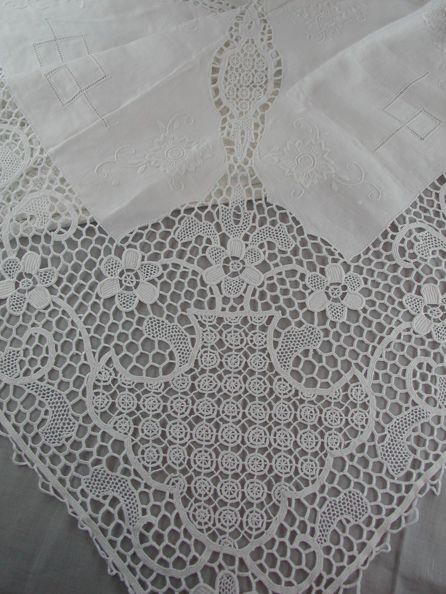 TC-2003, Tablecloth (Hand Embroidered)