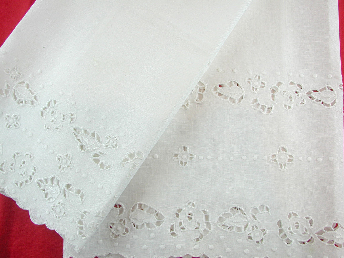 TW017 , Towels (Hand Embroidered)